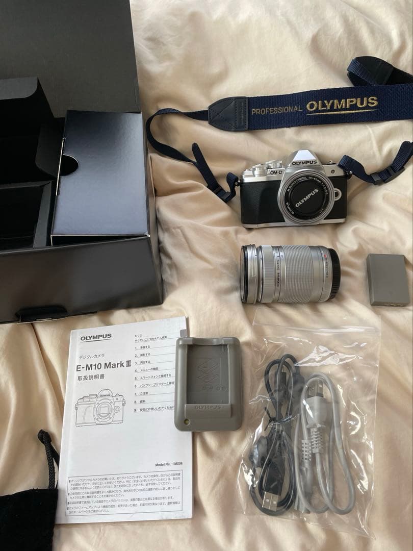 OLYMPUS OM-D E-M10 Mark III ダブルレンズキット