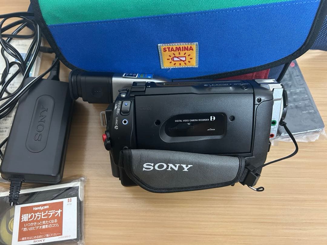 美品　稼働　SONYDCR-TRV110 NTSC Hi8 ビデオカメラ 8mm