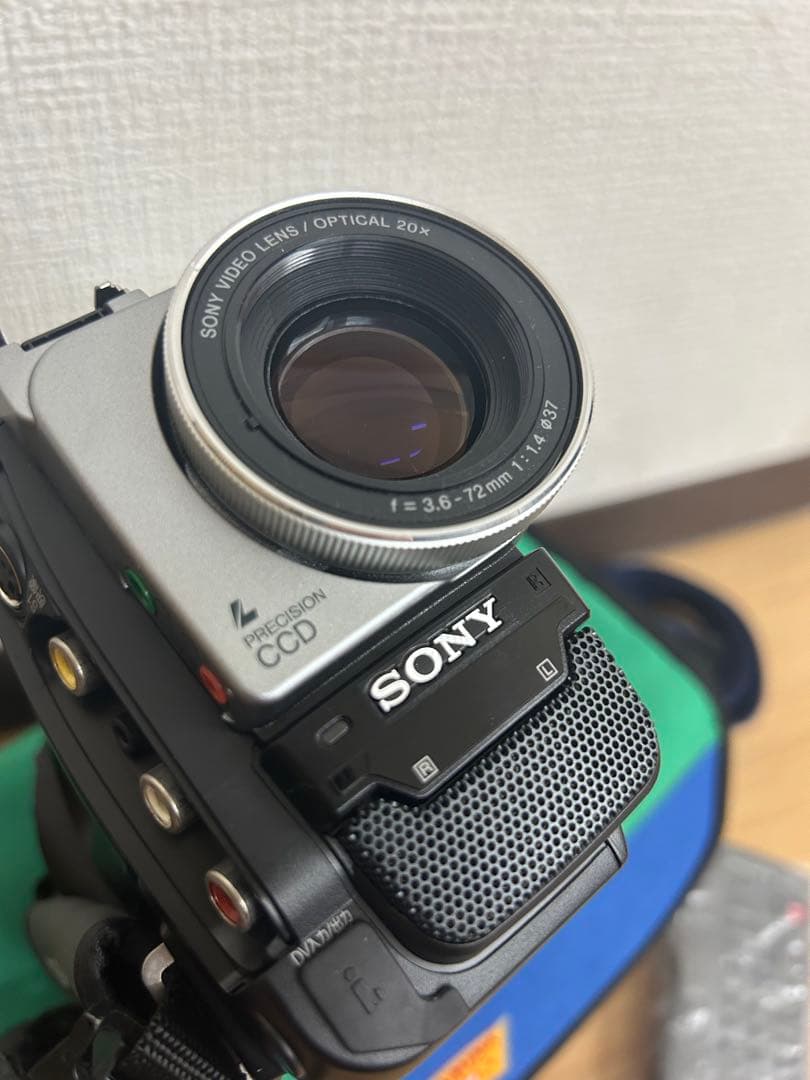 美品　稼働　SONYDCR-TRV110 NTSC Hi8 ビデオカメラ 8mm