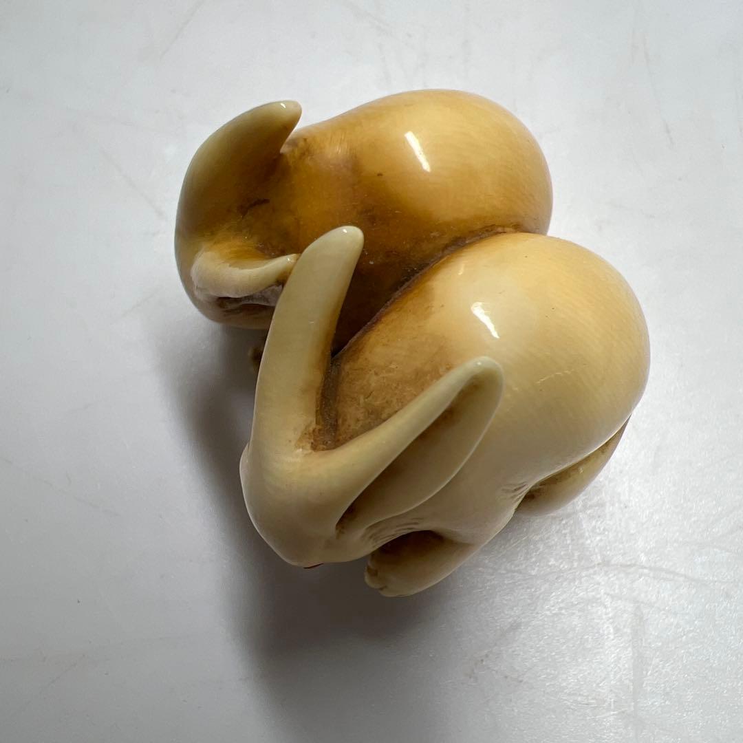 岡友銘　極上ウサギ根付　30g 東Y8-0113☆2Fトトサ