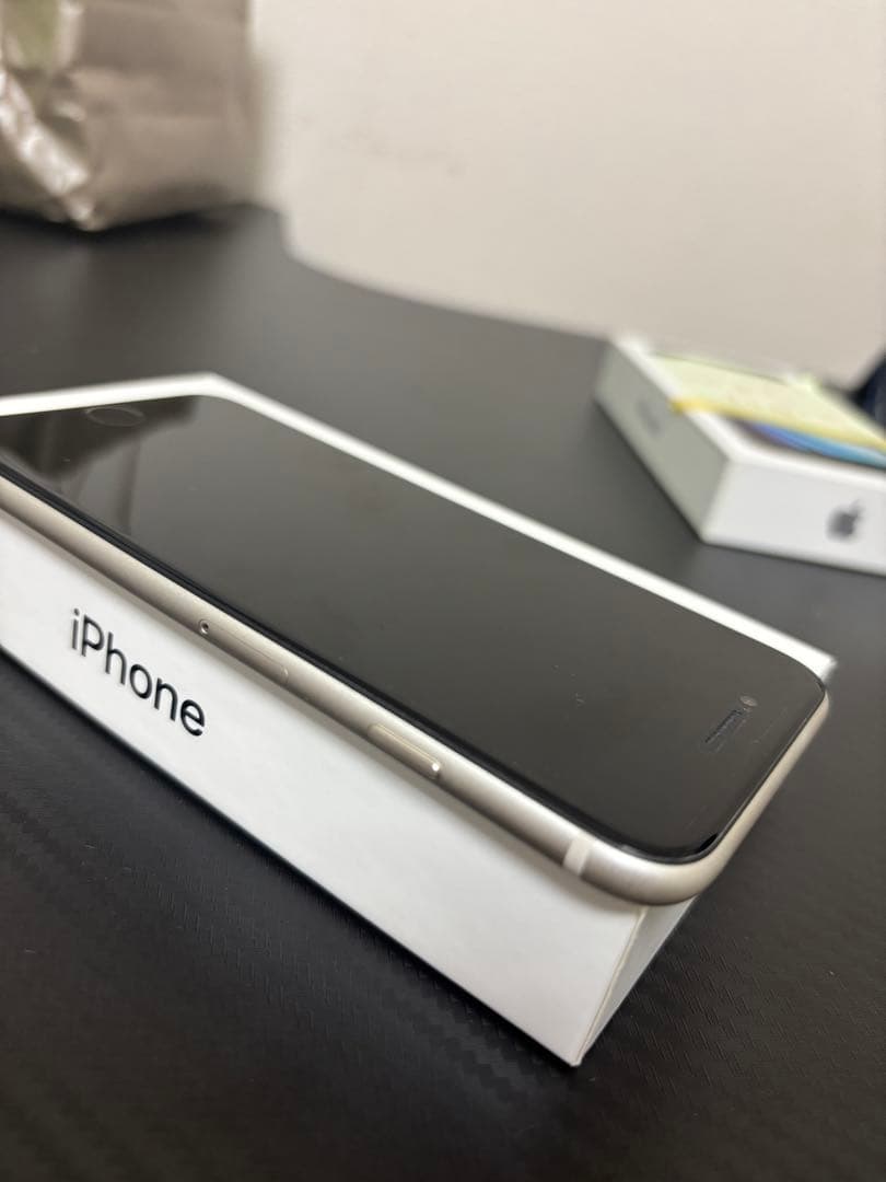 iPhone SE第3世代 64GB Starlight SIMロック解除済