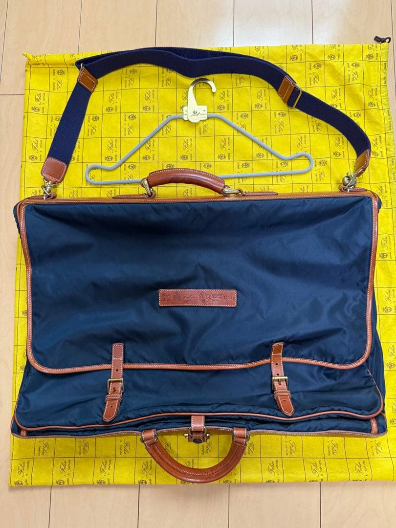 Felisiフェリージ　ガーメントバッグ　NAVY