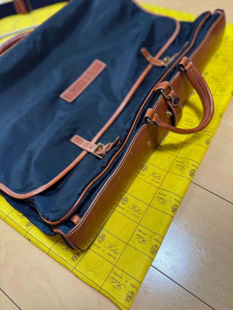 Felisiフェリージ　ガーメントバッグ　NAVY