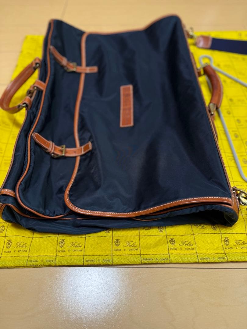 Felisiフェリージ　ガーメントバッグ　NAVY