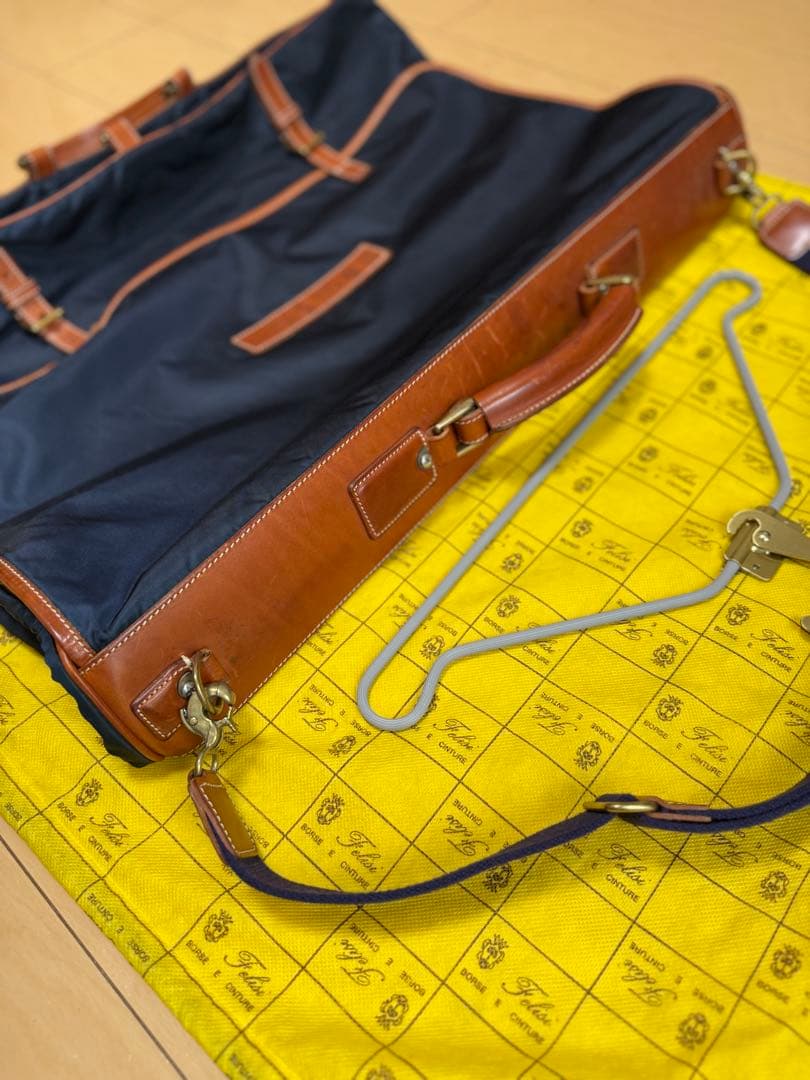 Felisiフェリージ　ガーメントバッグ　NAVY