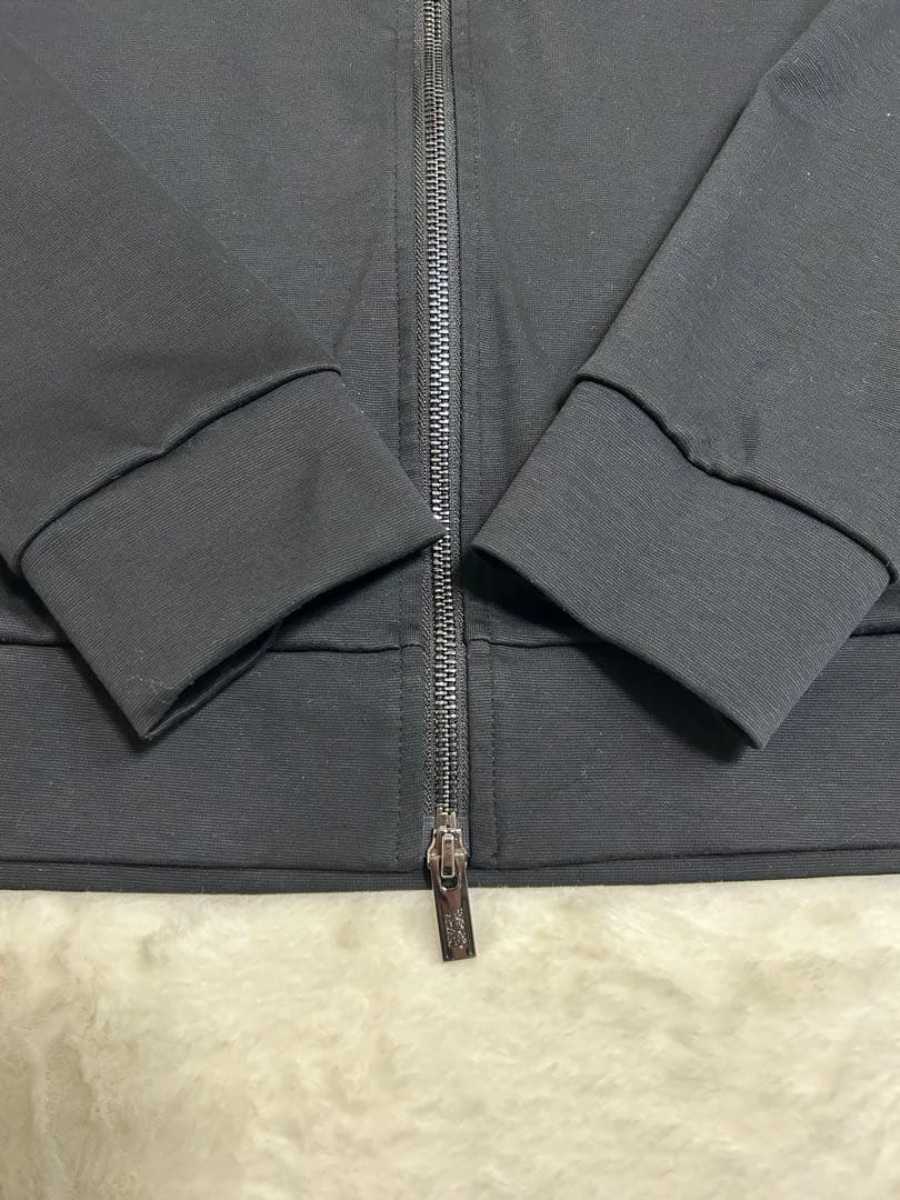 【美品】Emporio Armani エンポリオアルマーニ　パーカー　Sサイズ