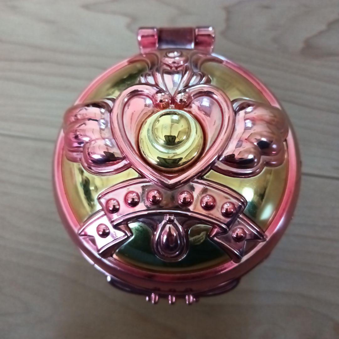 セーラームーン ハート型コンパクト