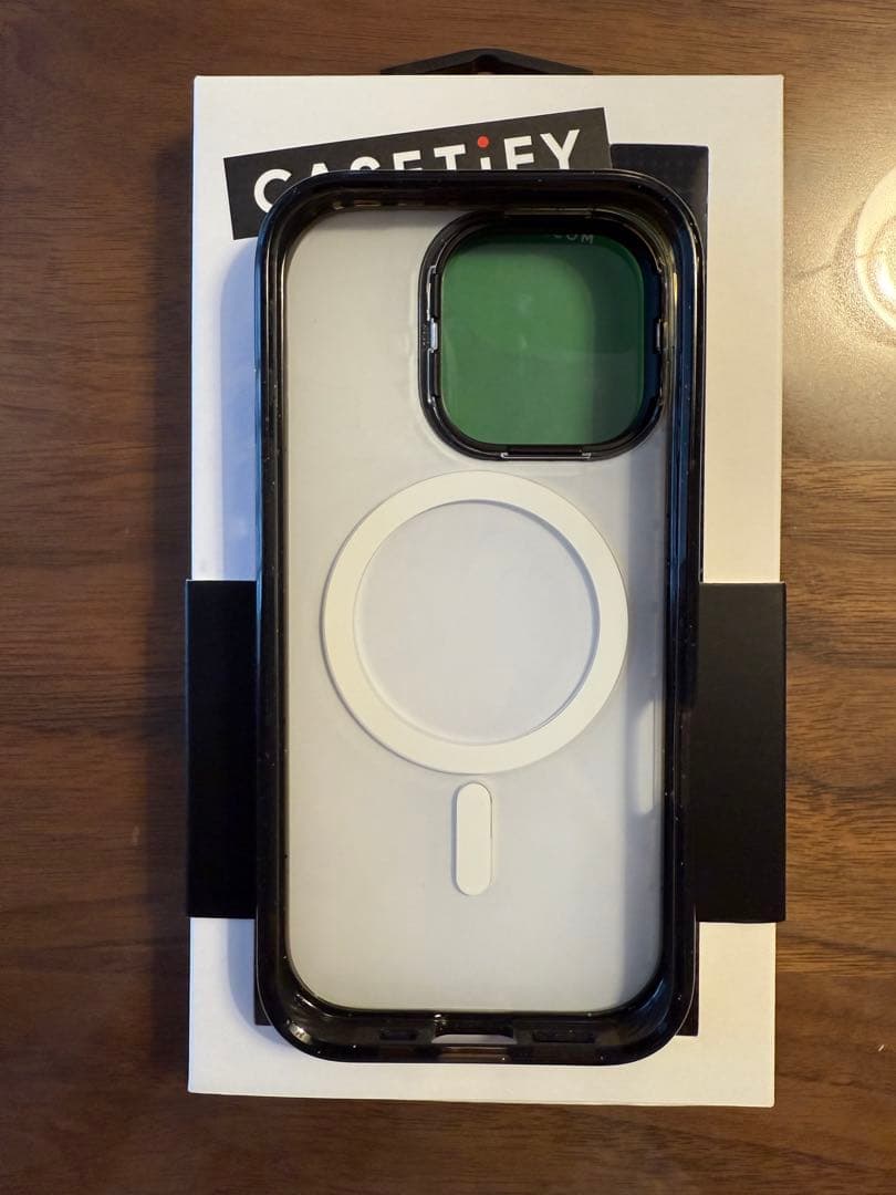 ぷっちょ【美品】MAISON KITSUNE iPhone16Pro