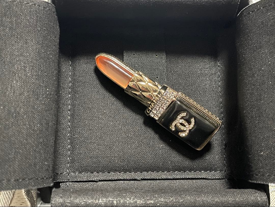 さくらんぼ大好き様御専用✨シャネルリップスティック型ブローチ✨