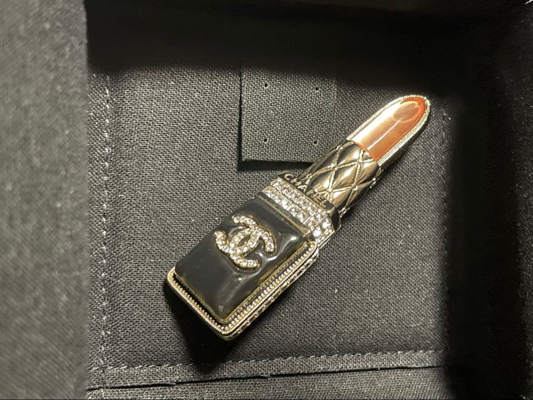 さくらんぼ大好き様御専用✨シャネルリップスティック型ブローチ✨