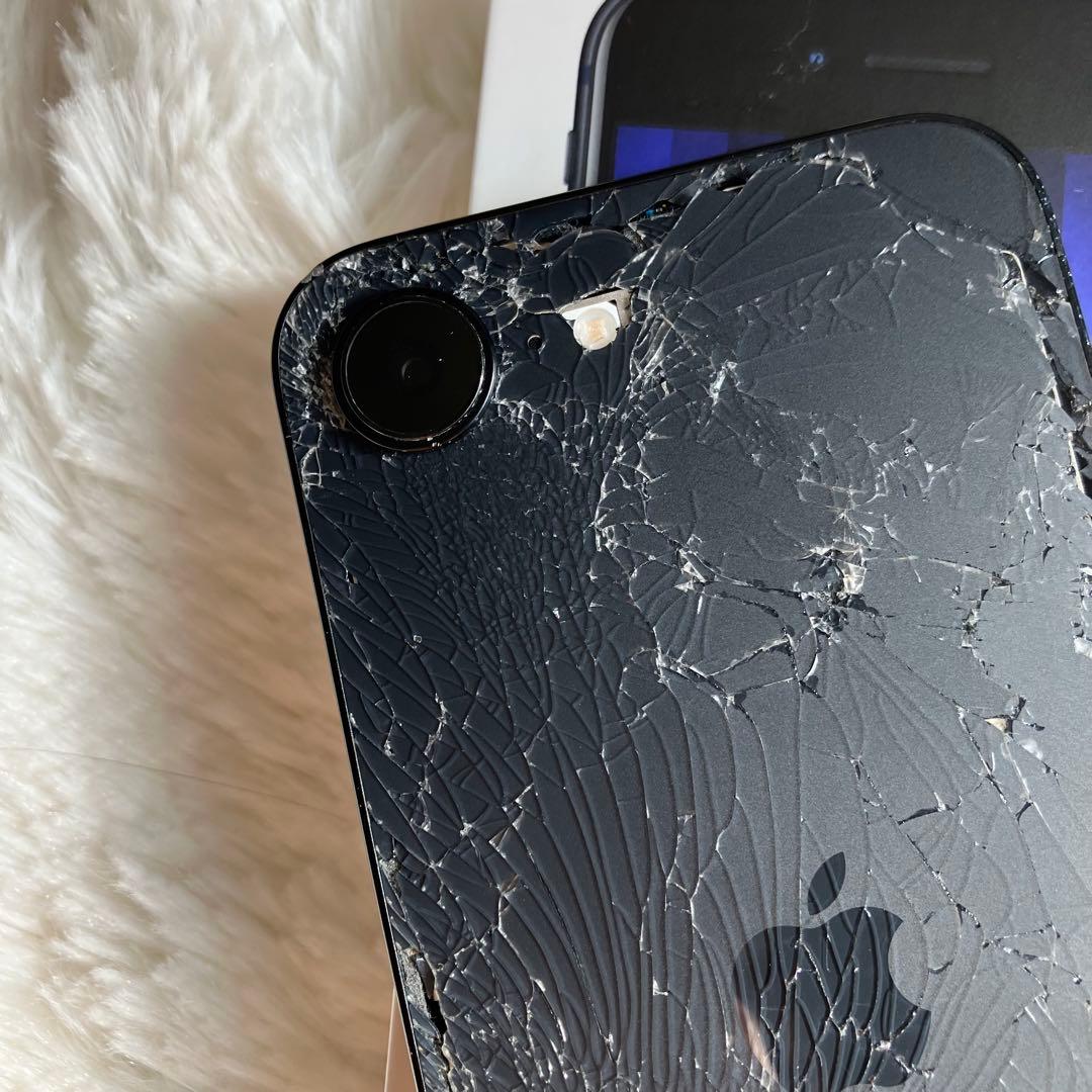 【早い者勝ち】iPhone16e 128GB ホワイト 背面割れあり【即発送】