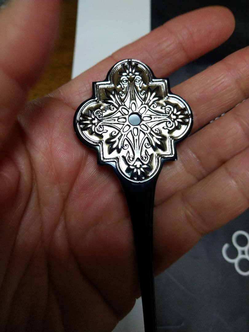 コレットマルーフ装飾のブラックヘアピン