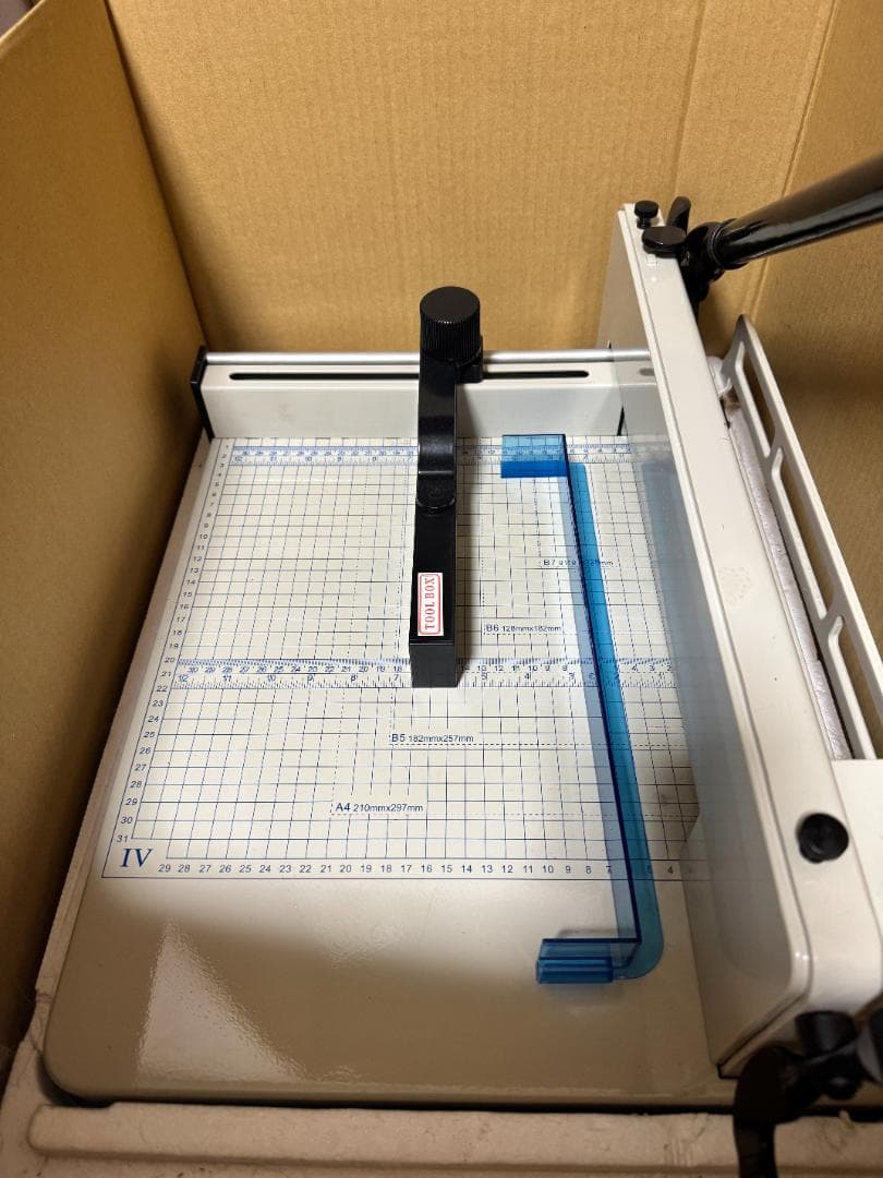 【大型裁断機】A4サイズ ペーパーカッター 業務用 グリッド付 安全ロック