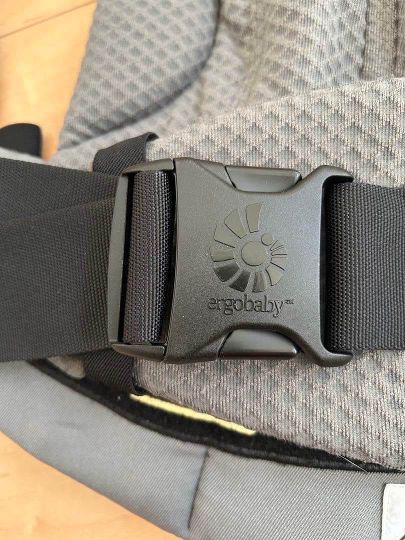 ［あゆみです］ergobaby OMNI Breeze 抱っこ紐 グレー