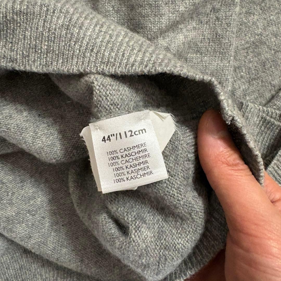 Johnstons of Elgin カシミヤ Vネックセーター