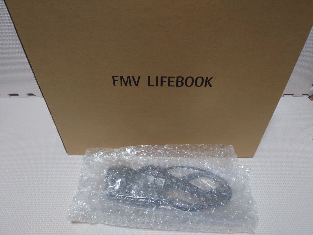富士通Lifebook UH90/E3 i7-1165G7 800g台超軽量