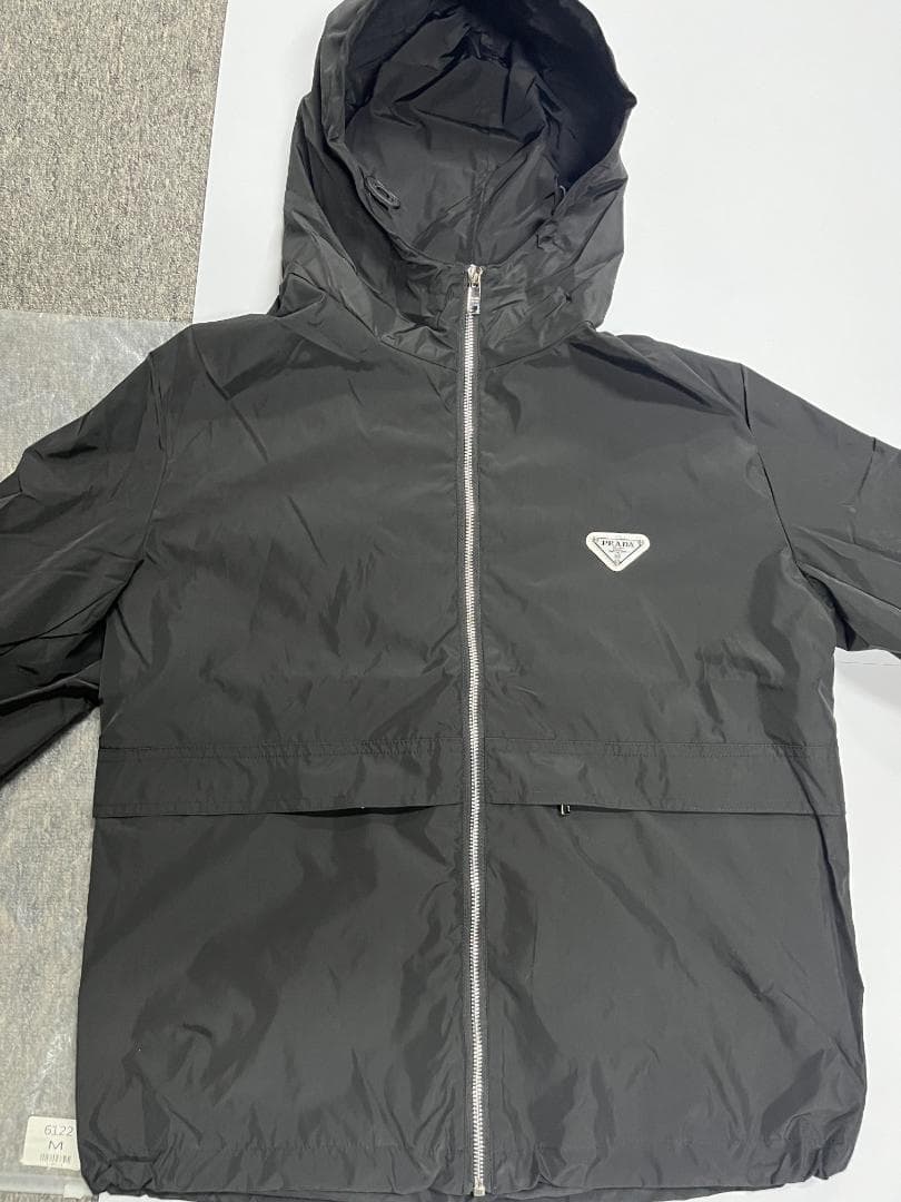 Prada ブラック ナイロンジャケット フード付き