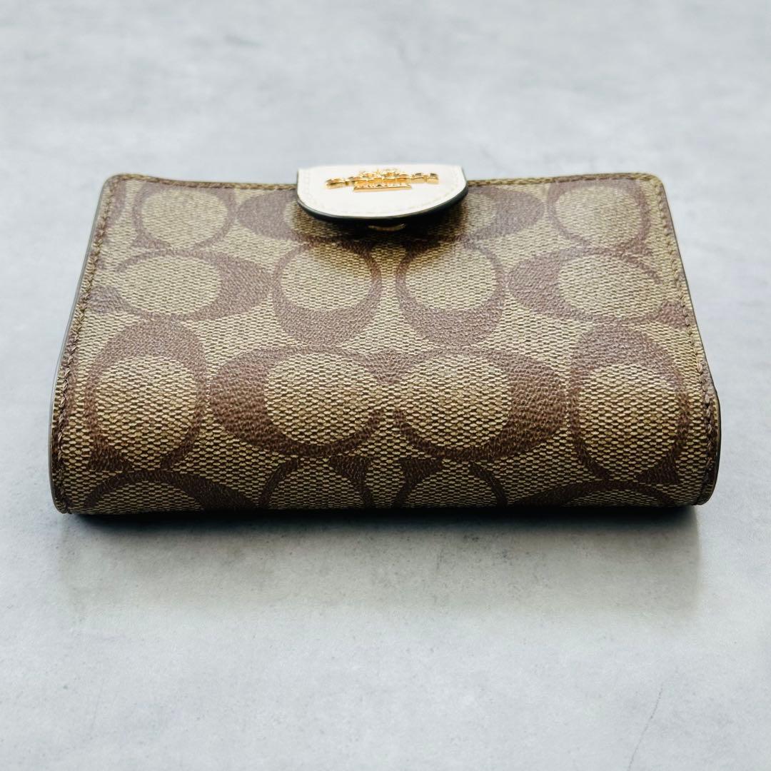 COACH シグネチャー ミディアム コーナー ジップ ウォレット カーキ×白