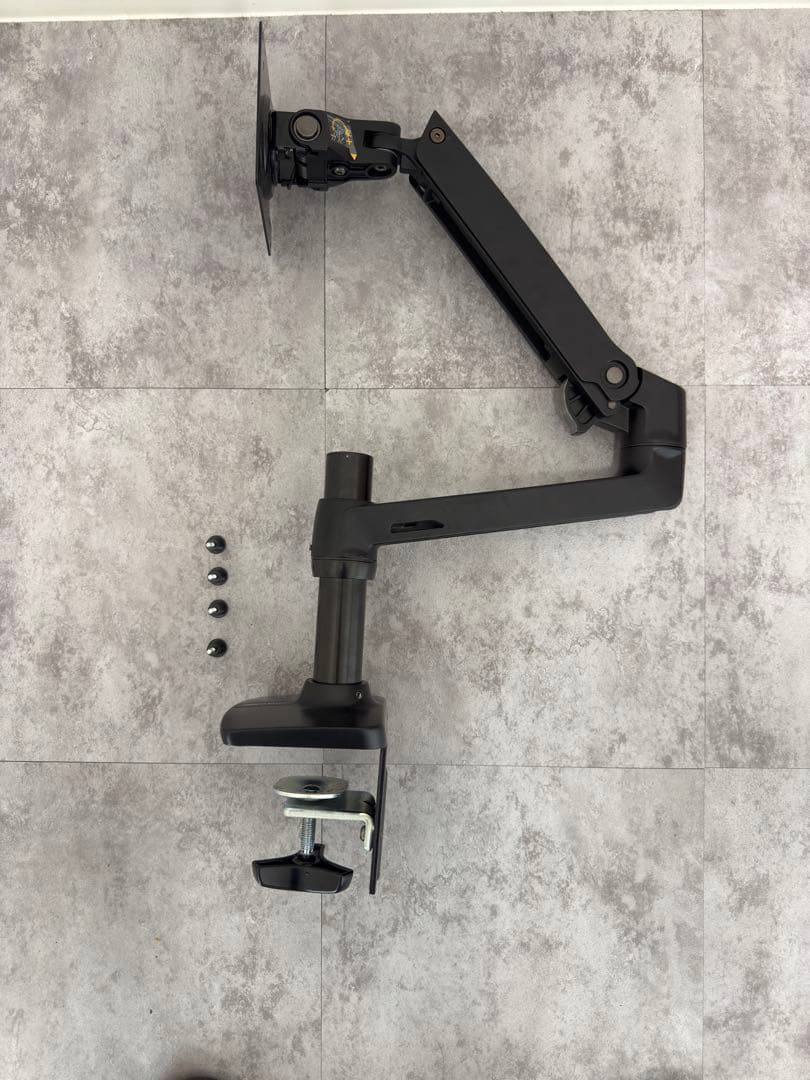 Amazonベーシック モニターアーム シングル