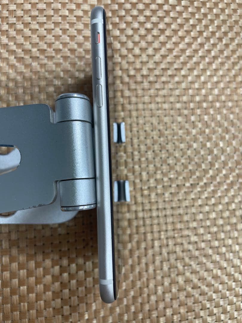 iPhone SE 第3世代 64 GB スターライトSIMフリー【7303】