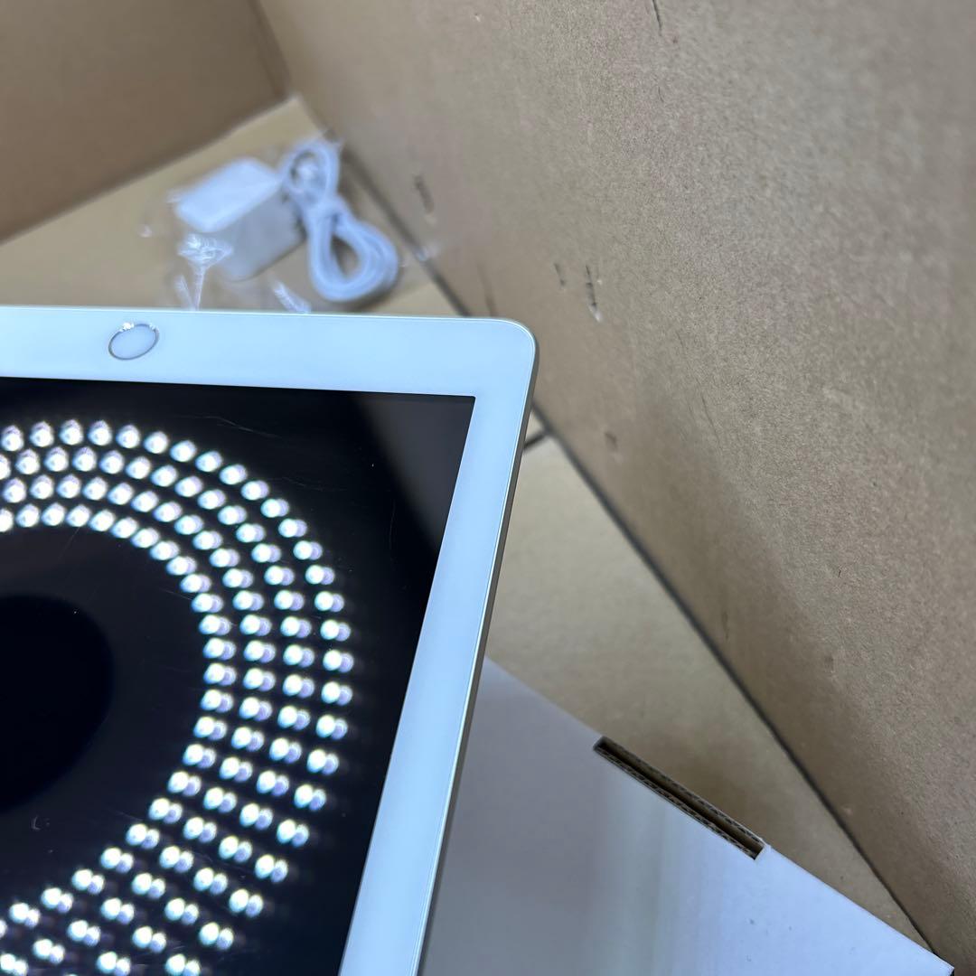 Apple iPad (第６世代) Wi-Fi 128GB シルバー