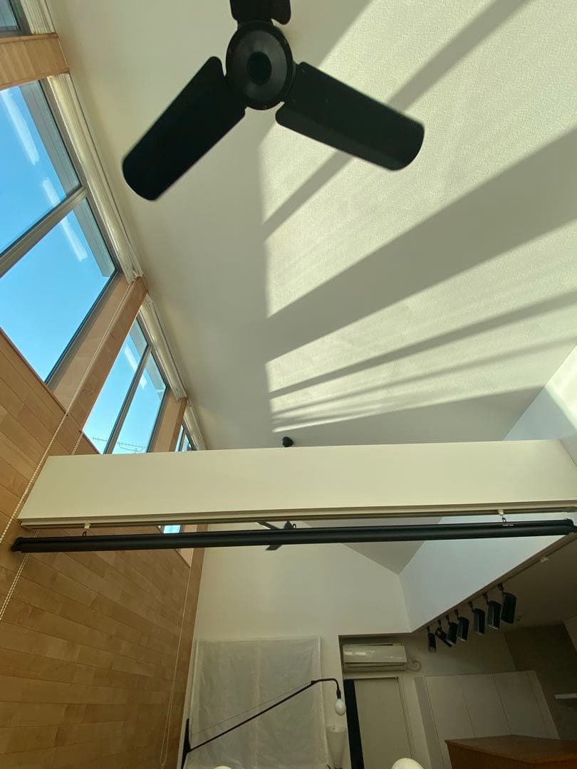 プロジェクタースクリーン110インチ