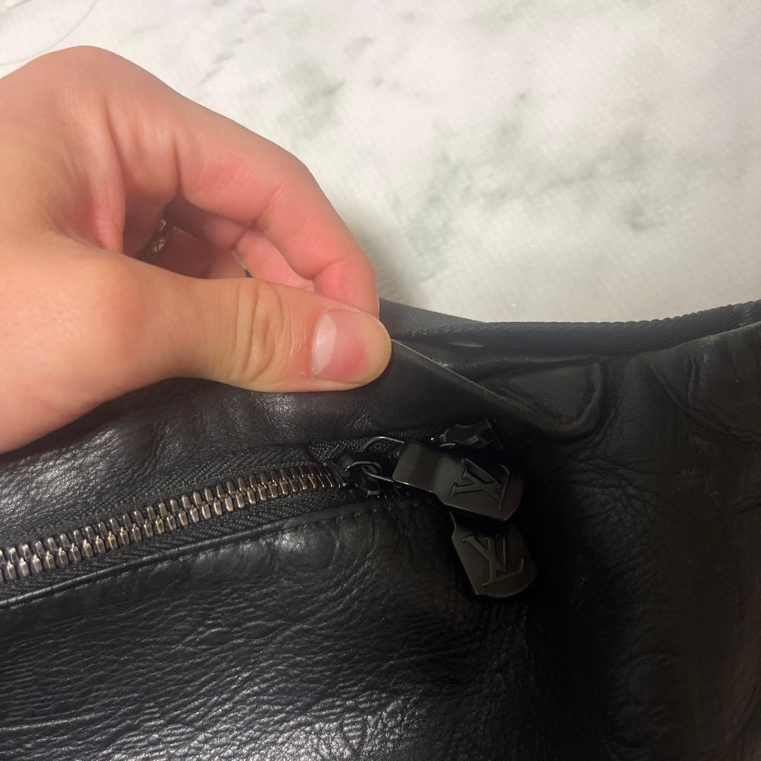 Louis Vuitton ブラック ボディバッグ