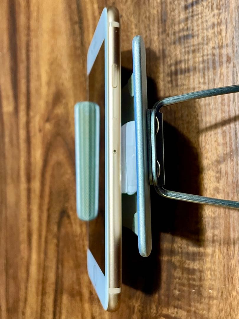 【美品】充電セット付き iPhone 8 ゴールド 64GB 本体 ケース付き