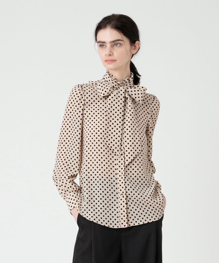 ルルウィルビー　デシンドットフリルボウタイブラウス　ベージュ　アルアバイル