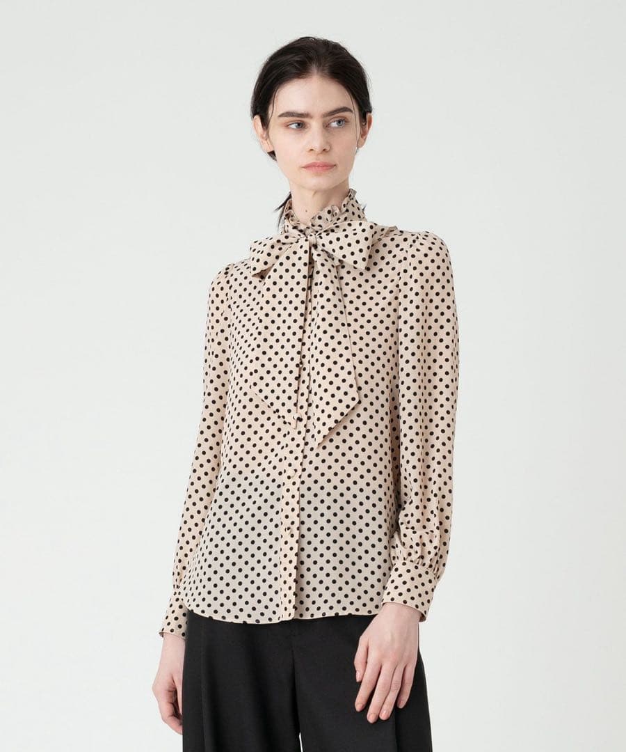 ルルウィルビー　デシンドットフリルボウタイブラウス　ベージュ　アルアバイル