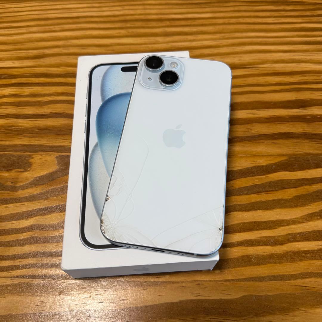 【期間限定値下げ】iPhone15 128GB SIMフリー 背面割れ