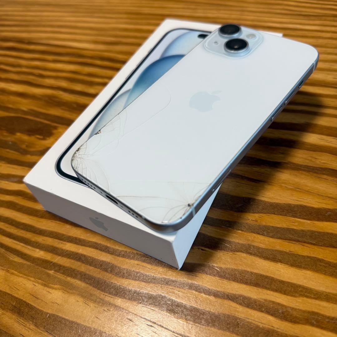 【期間限定値下げ】iPhone15 128GB SIMフリー 背面割れ