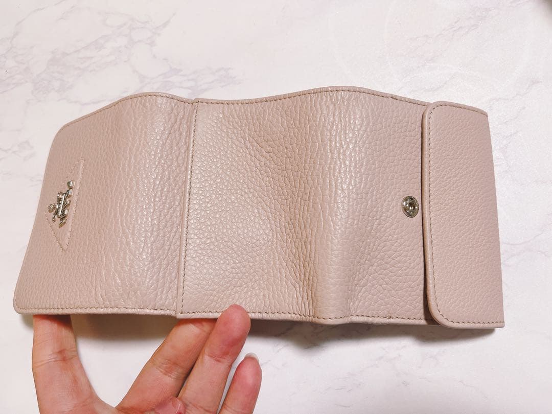 PRADA ベージュ 三つ折り財布