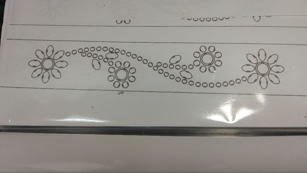 栃木レザーツタ&フラワースタッズベルト ニッケル&ブラス