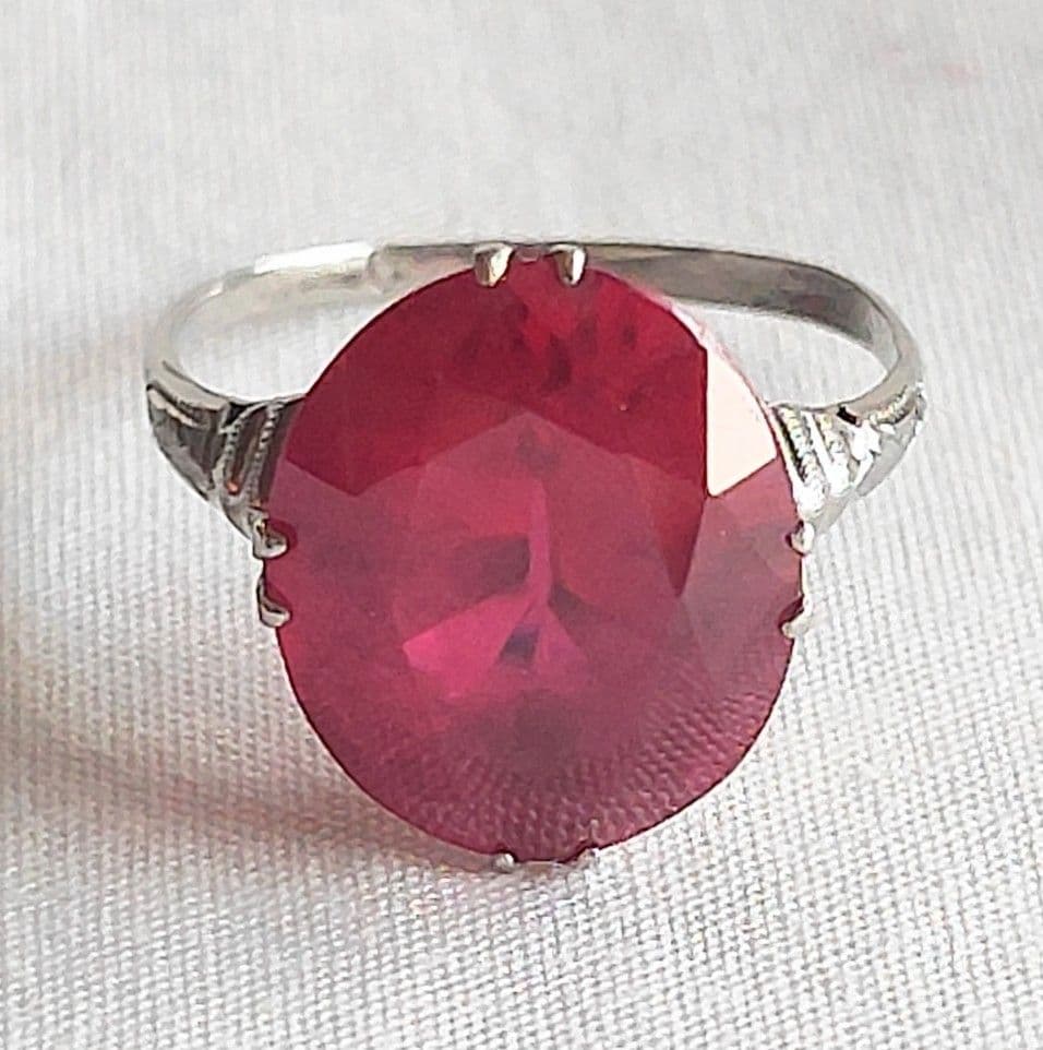 ルビー　アンティーク　ヴィンテージ　オーバルカット　ビンテージリング