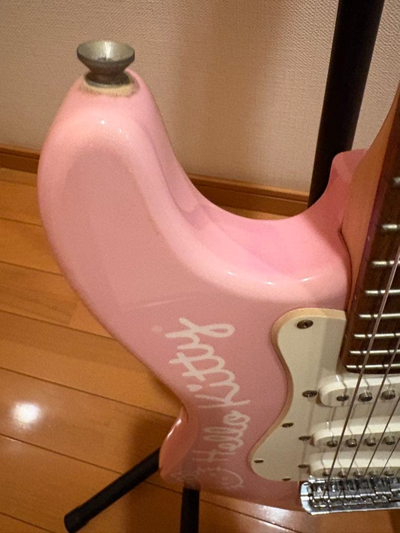 q*a様 Hello Kitty mini guitar Squier by F