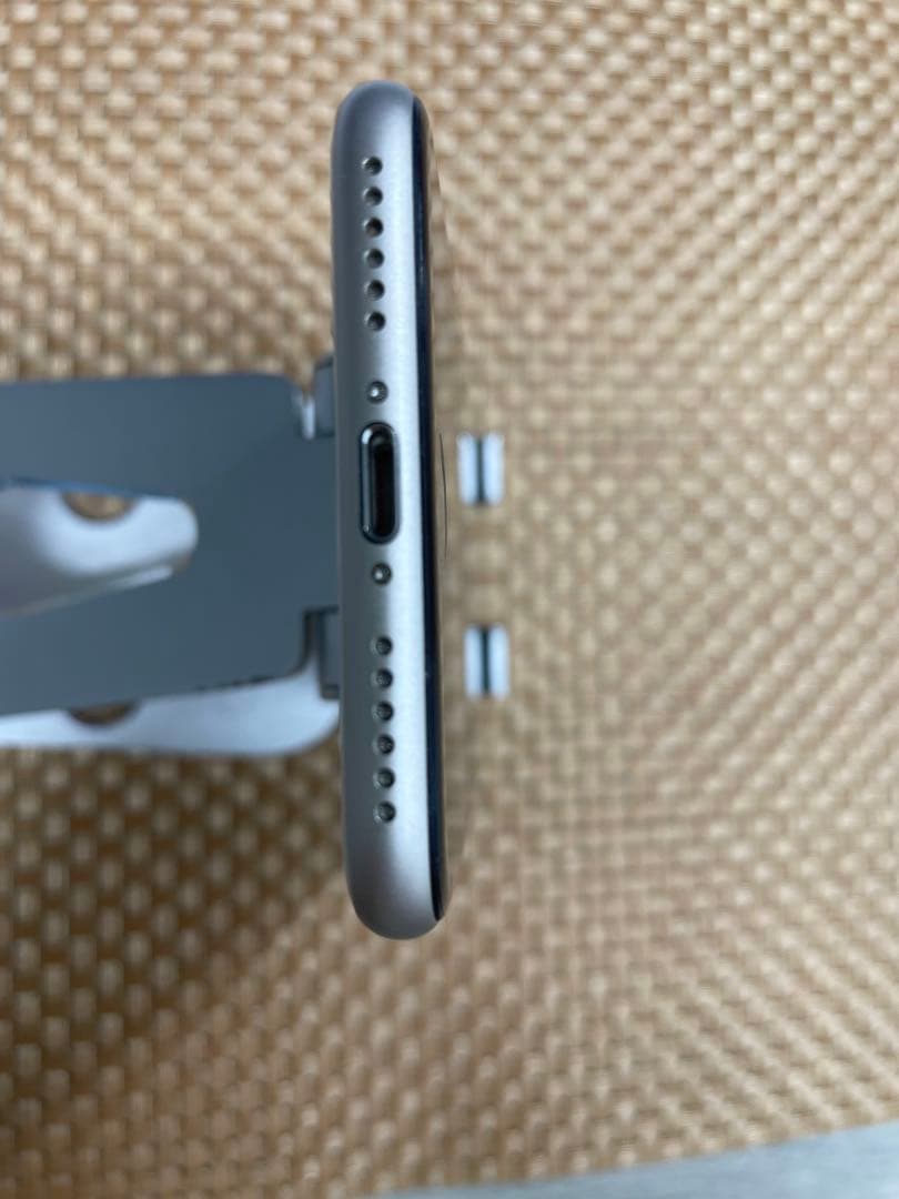 iPhone SE 第3世代 64 GB スターライトSIMフリー【9380】