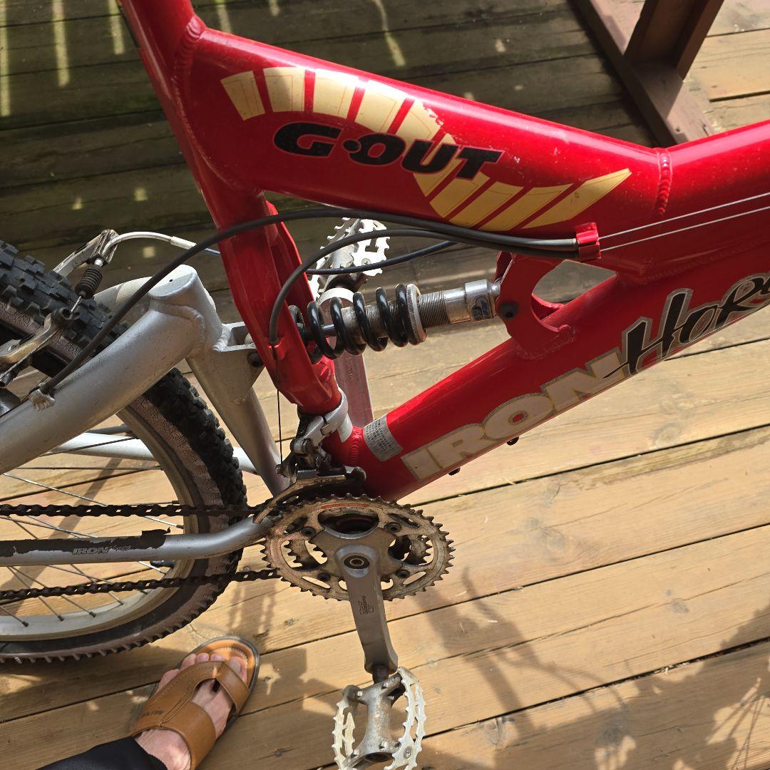 【ピッコロ】赤いマウンテンバイク