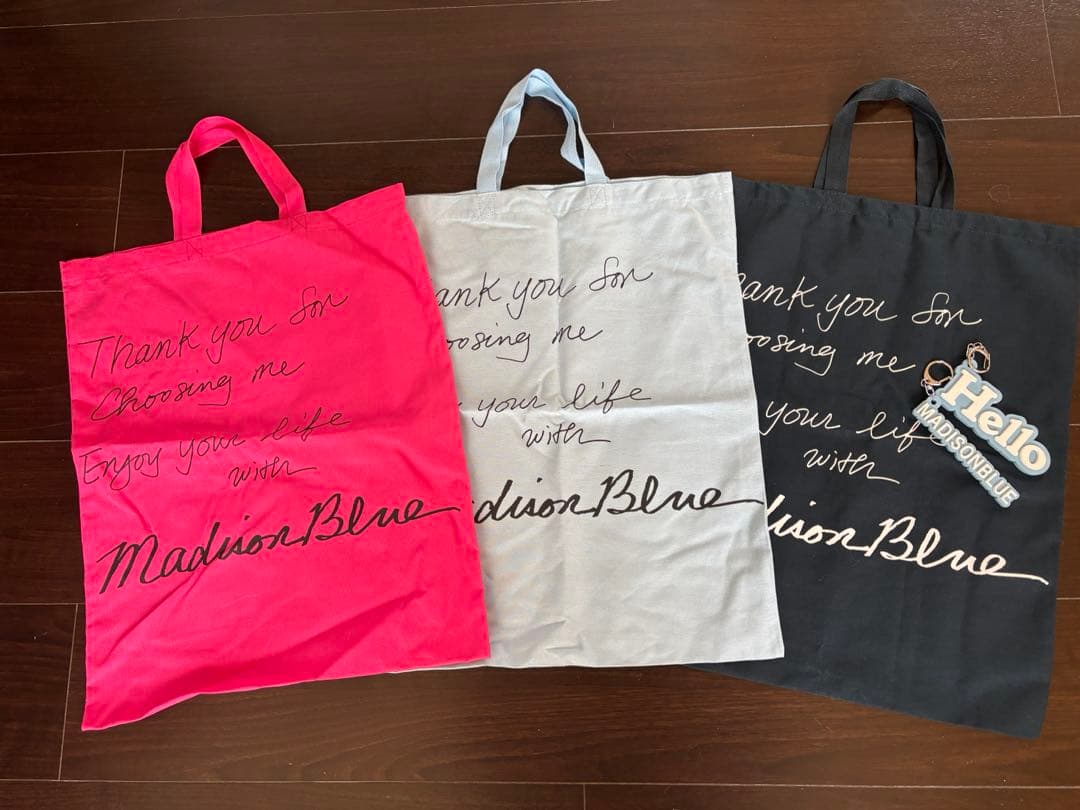 マディソンブルーキーホルダー　ショップバッグ