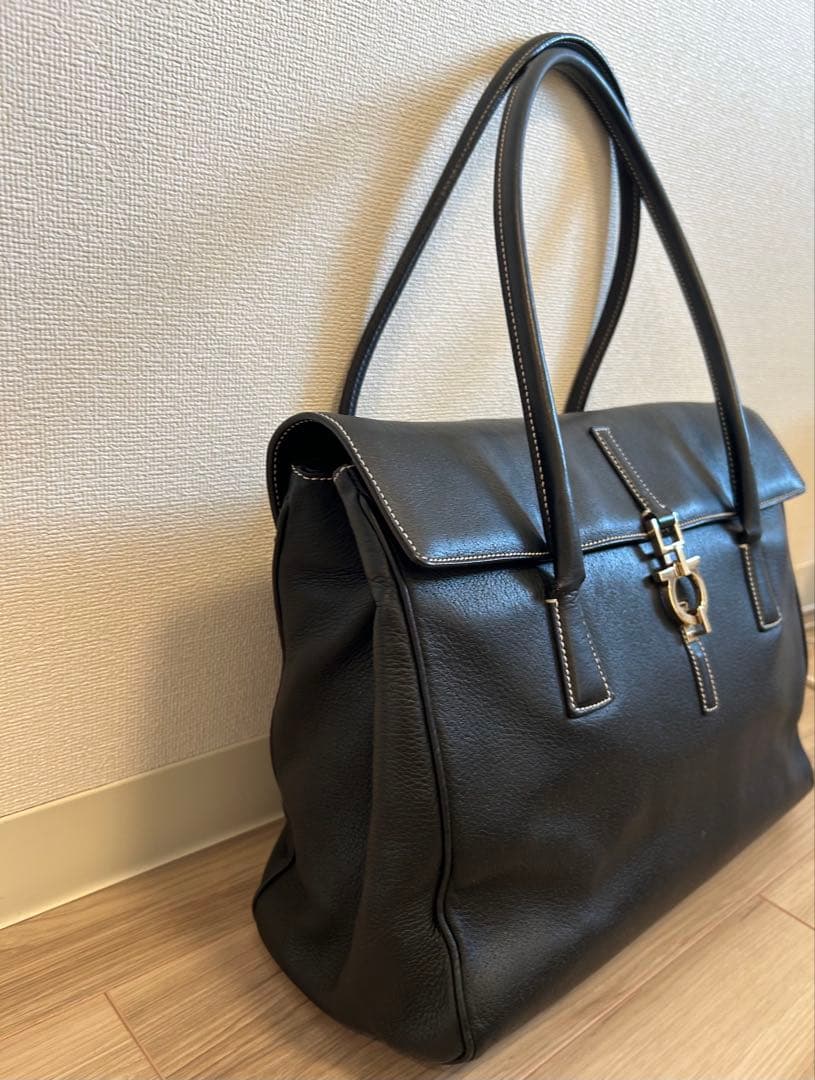 美品　フェラガモブラックレザートートバッグ
