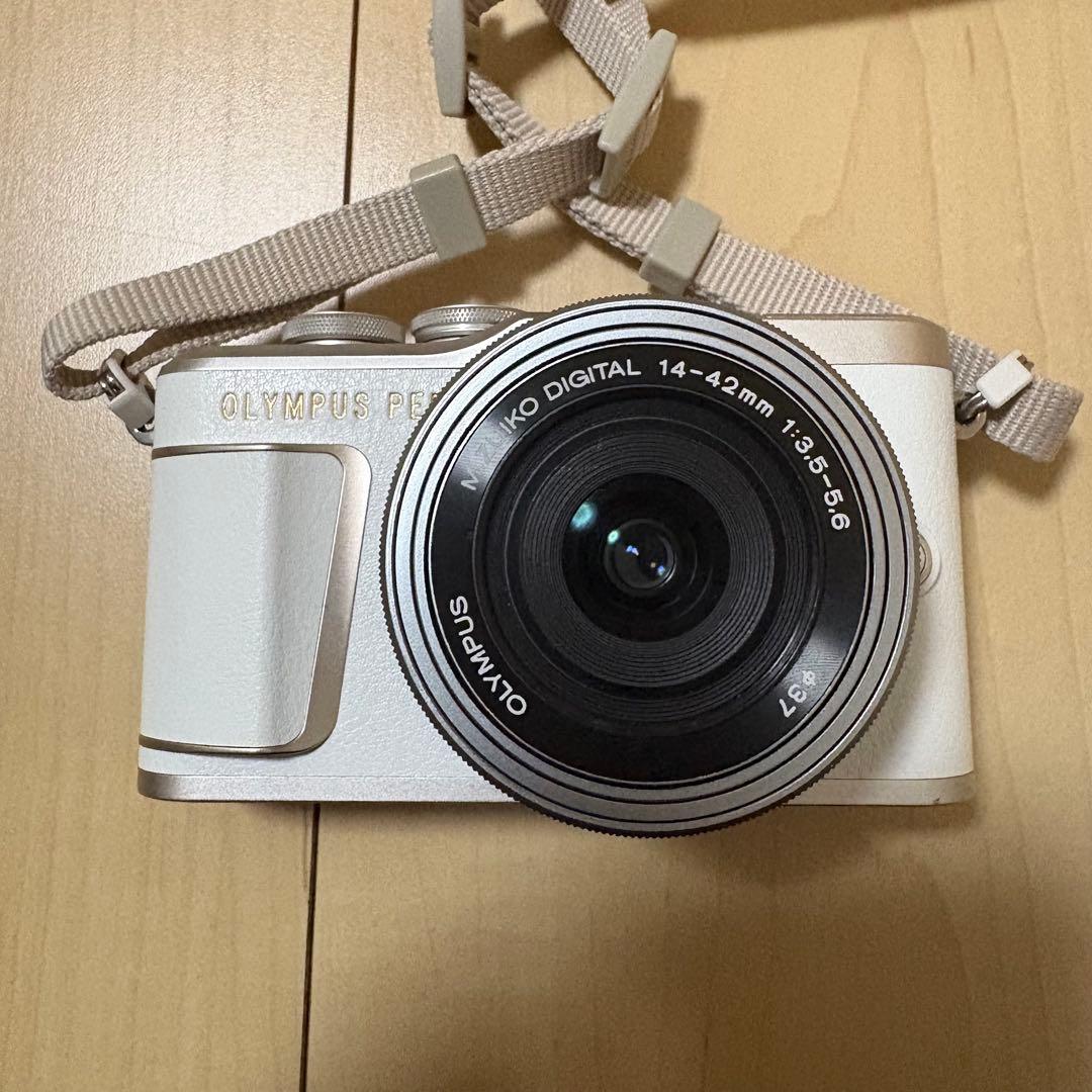 【OLYMPUS】ミラーレス一眼カメラ PEN E-PL10 14-42mmEZ