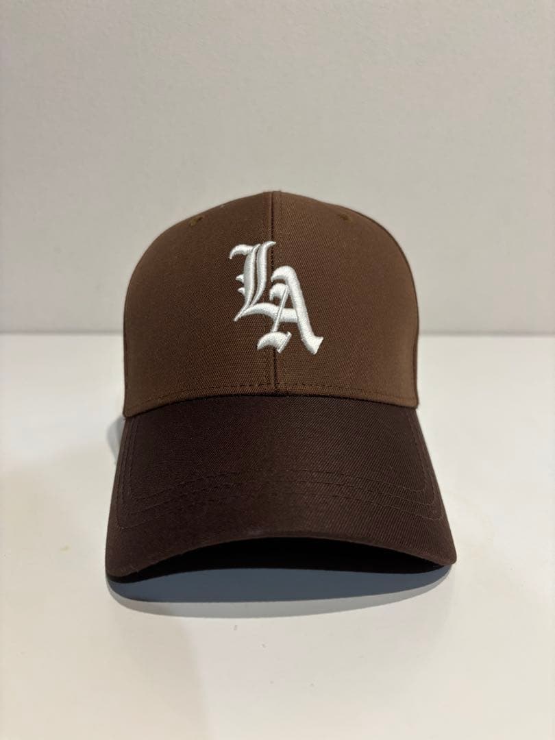 MLVINCE LAロゴ ベースボールキャップ ブラウン