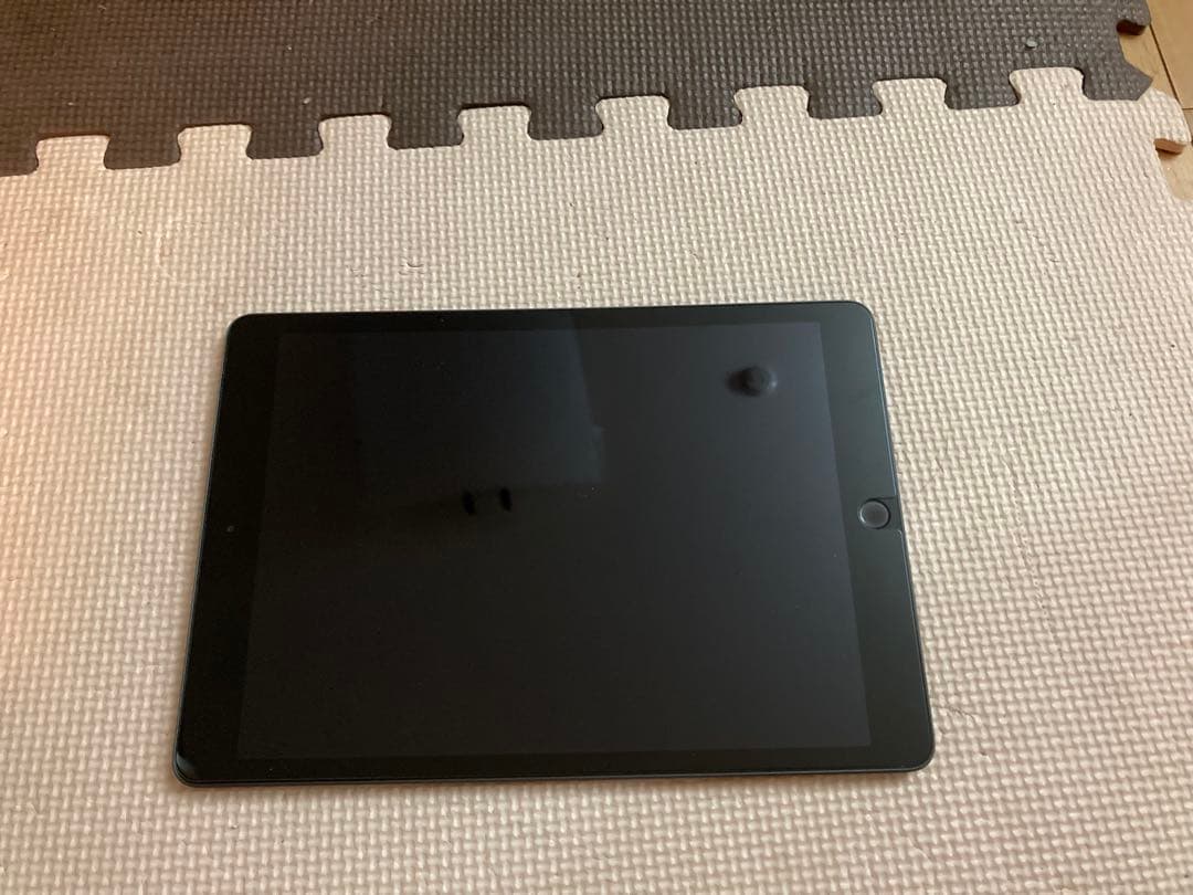 iPad 第7世代 32GB ジャンク品（充電不良・バッテリー劣化・本体湾曲あり
