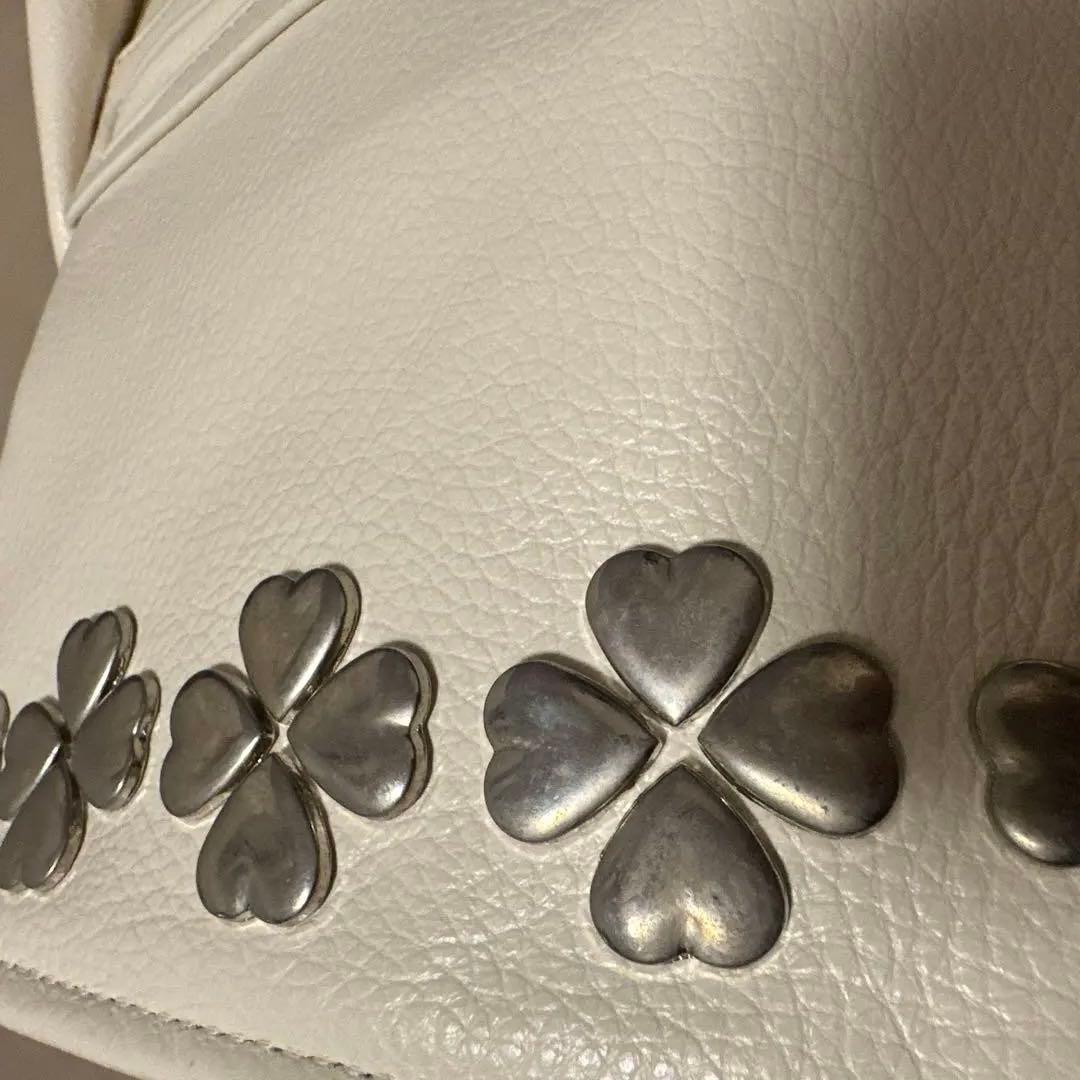 こんMASU 21aw CLOVER STUDS RIDERS タグ付き