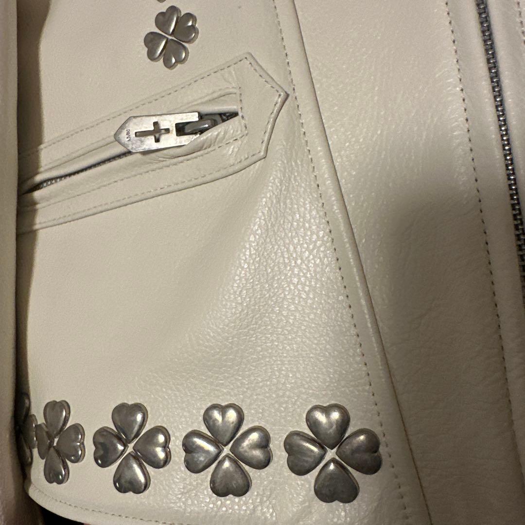 こんMASU 21aw CLOVER STUDS RIDERS タグ付き