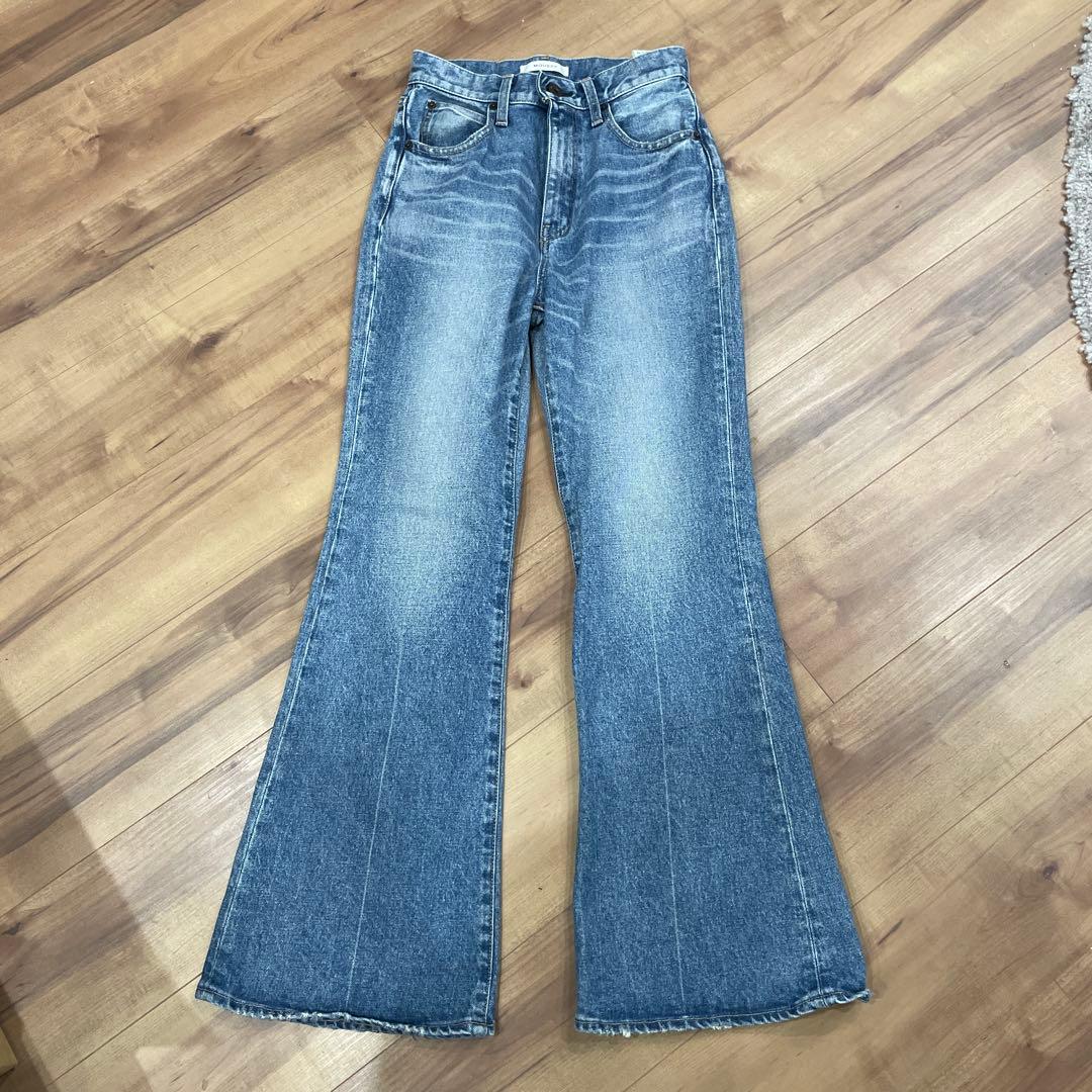 美品　MOUSSY MVSフレアデニム