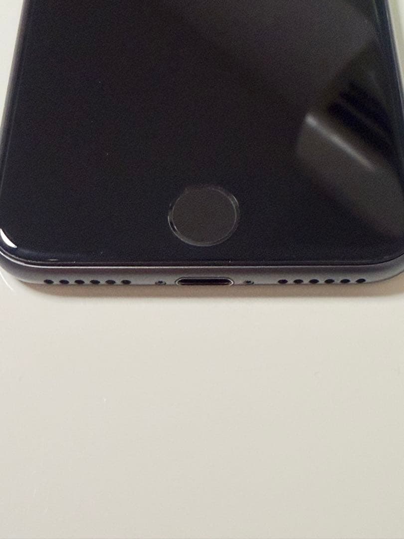 【極美品！】【バッテリー83%】iPhone 8 128GB ブラック