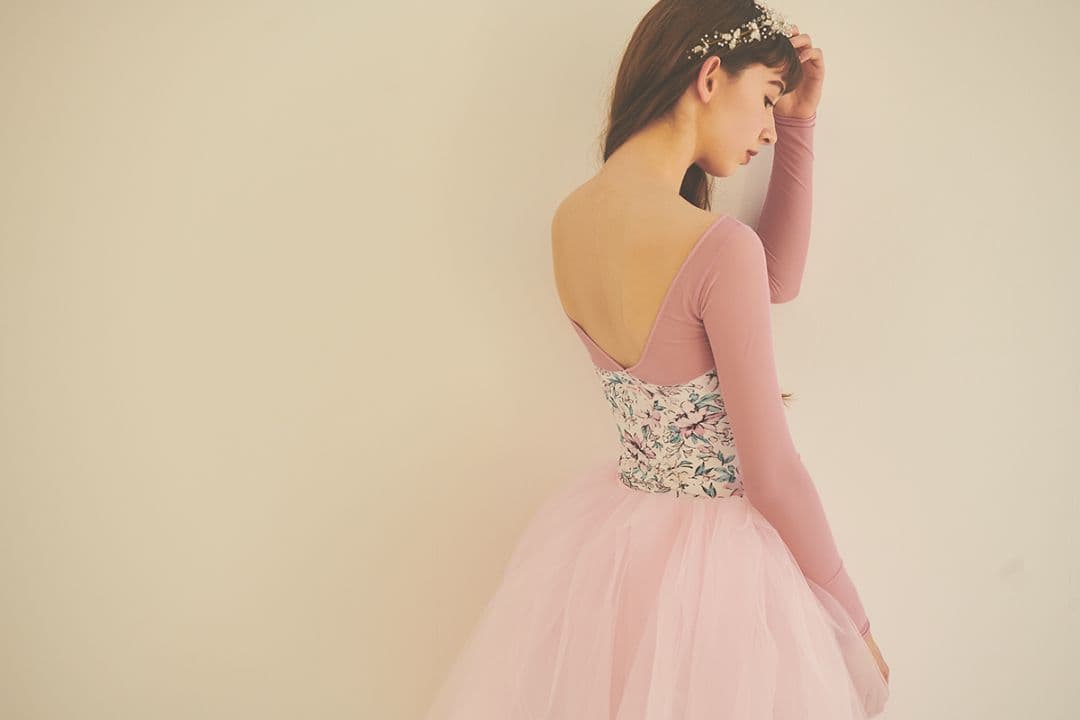 stina　スティナ　Mサイズ　長袖　タイプT　花柄　ピンク　人気　中古美品