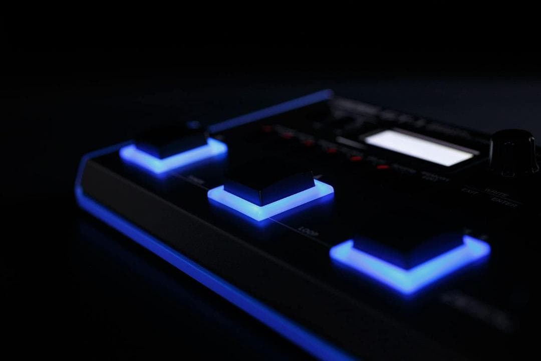 BOSS GT-1マルチエフェクターと純正ACアダプターPSA-100S2セット