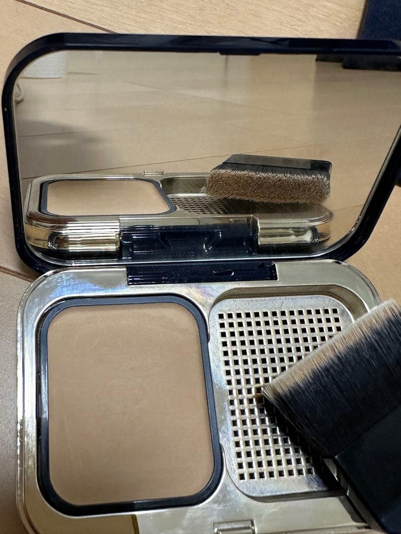 クレドポーボーテ　タンプードルエクラ　オークル10 ファンデーション　ブラシ